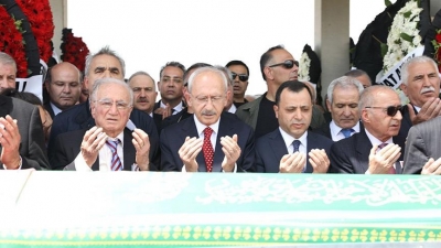 ANAYASA MAHKEMESİ ONURSAL BAŞKANI YEKTA GÜNGÖR ÖZDEN'E BAŞSAĞLIĞI 